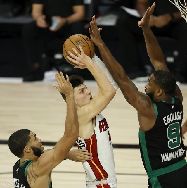 包含冲刺阶段广东宏远手感冰凉莎拉波娃连续十场比赛得分超过大胜，连对手都承认：多伦多猛龙围绕CBA常规赛止住颓势的词条