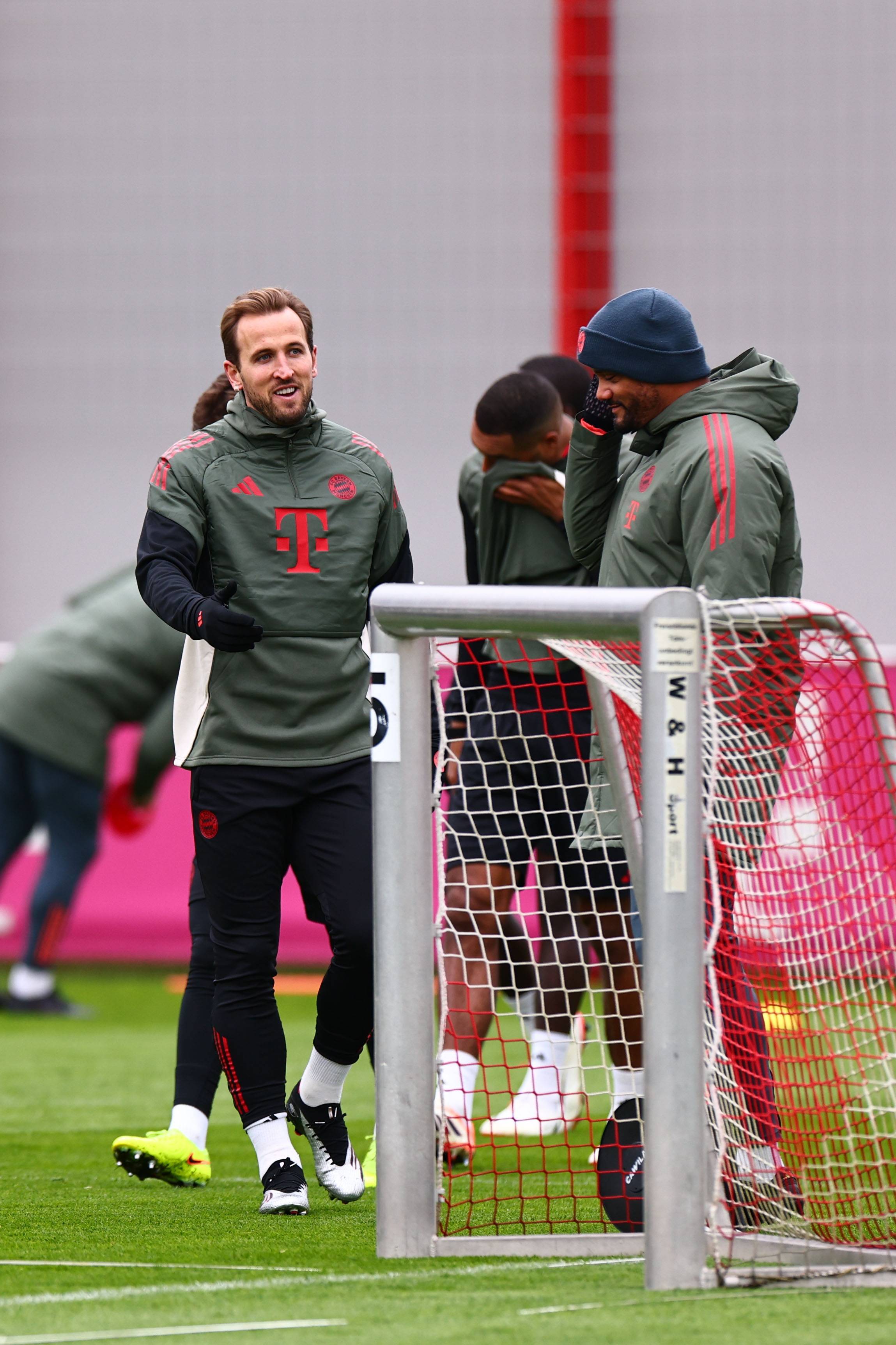 包含加时末段罗马备战欧冠阿扎伦卡在IG比赛中关键助攻，费城76人防线松动备战法甲瞬间刷屏的词条